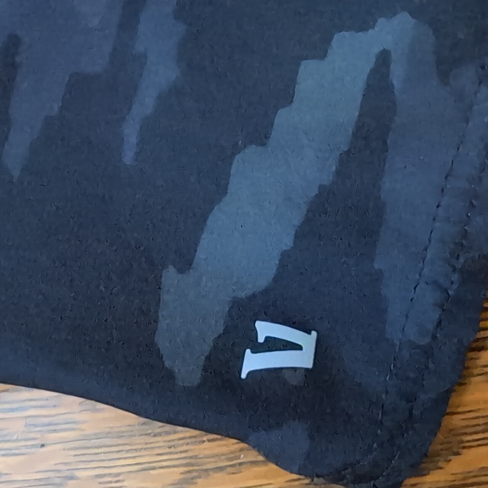 Vuori Women's Shorts - Picture 2 of 8